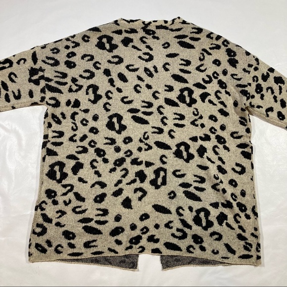 Amaryllis leopard print long knit cardigan. Plus size size 2X / 3X. Like new - Picture 4 of 6